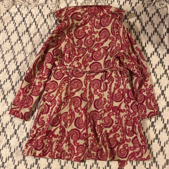 I don’t fit it in the arm area but I love it so much because of its colors - Picture 3 of 3